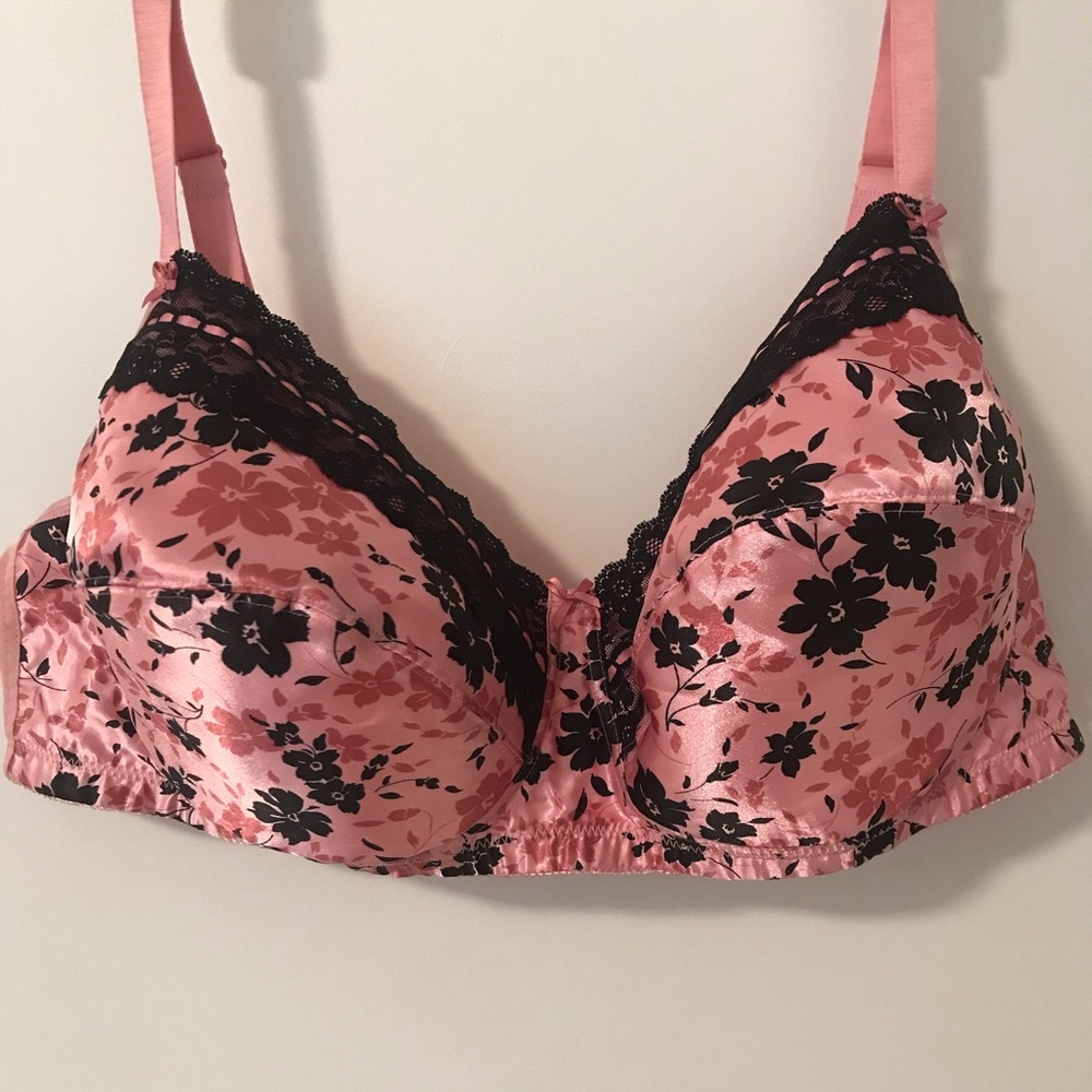 Sexy and pretty bra for the full figured woman